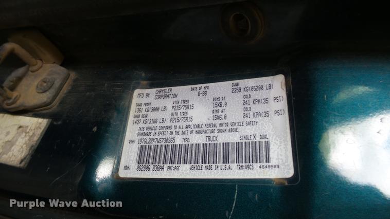 image for item DA0492 1998 Dodge Dakota Club Cab pickup truck