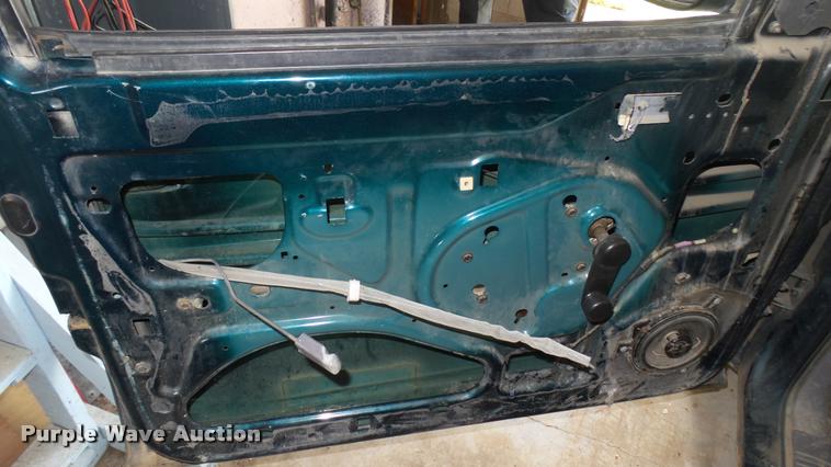 image for item DA0492 1998 Dodge Dakota Club Cab pickup truck