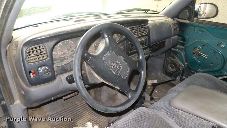 image for item DA0492 1998 Dodge Dakota Club Cab pickup truck