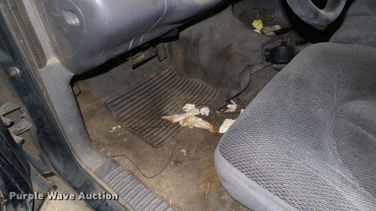 image for item DA0492 1998 Dodge Dakota Club Cab pickup truck