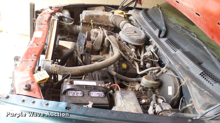 image for item DA0492 1998 Dodge Dakota Club Cab pickup truck