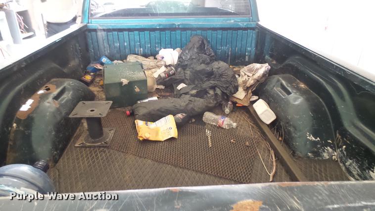 image for item DA0492 1998 Dodge Dakota Club Cab pickup truck