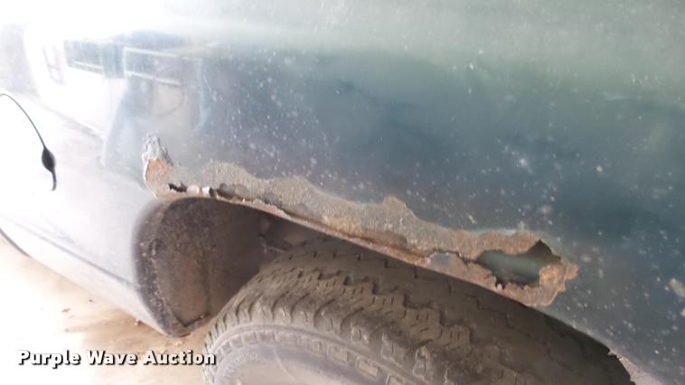 image for item DA0492 1998 Dodge Dakota Club Cab pickup truck