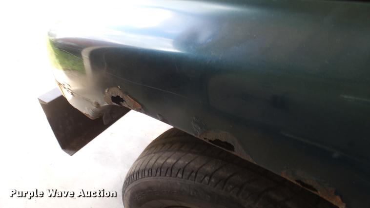 image for item DA0492 1998 Dodge Dakota Club Cab pickup truck