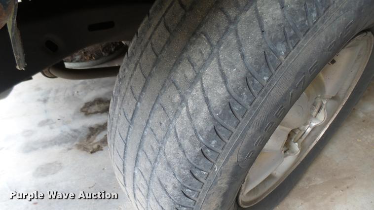 image for item DA0492 1998 Dodge Dakota Club Cab pickup truck