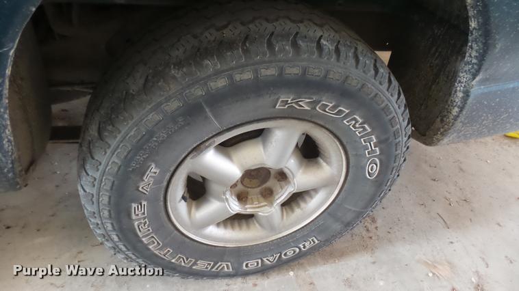 image for item DA0492 1998 Dodge Dakota Club Cab pickup truck