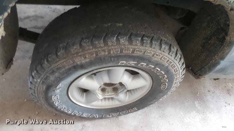 image for item DA0492 1998 Dodge Dakota Club Cab pickup truck