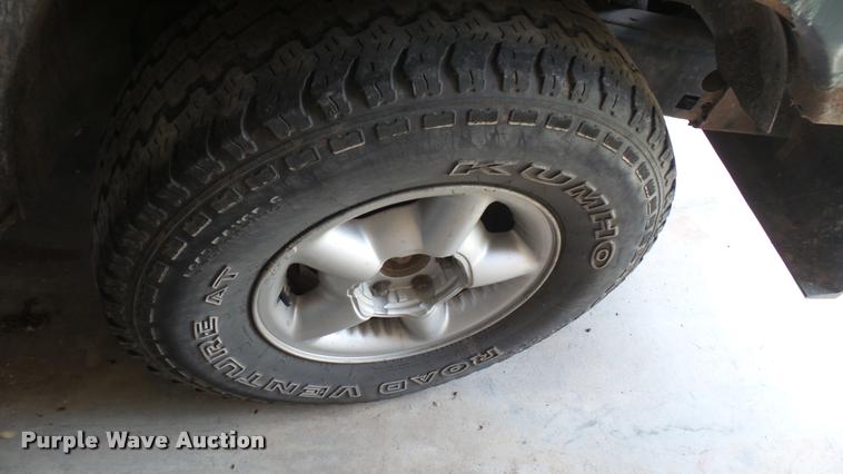 image for item DA0492 1998 Dodge Dakota Club Cab pickup truck