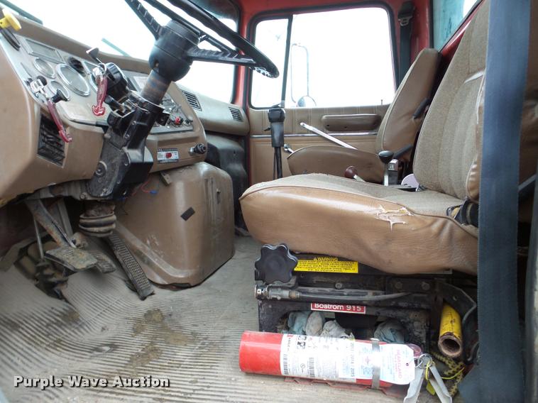 image for item DA1861 1995 Ford LN8000 dump flatbed truck