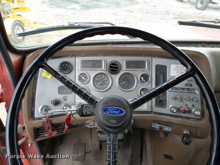 image for item DA1861 1995 Ford LN8000 dump flatbed truck