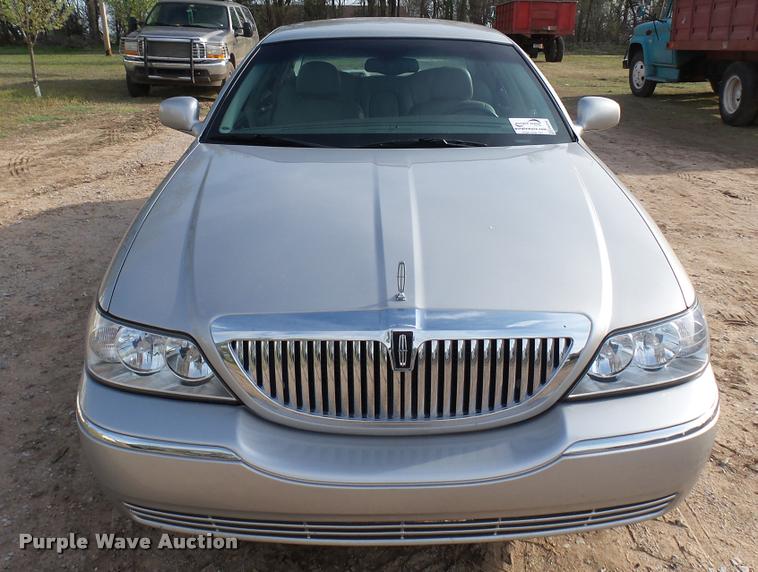 image for item DA2242 2005 Lincoln Towncar Signature
