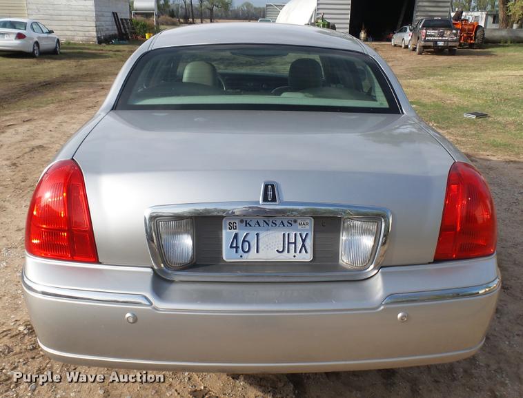 image for item DA2242 2005 Lincoln Towncar Signature