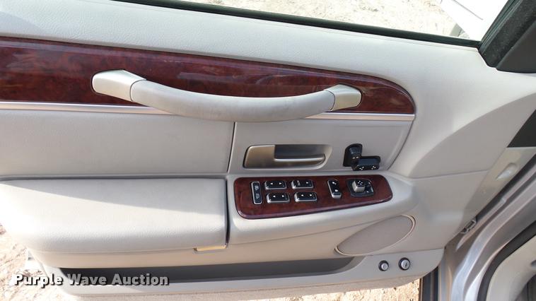 image for item DA2242 2005 Lincoln Towncar Signature