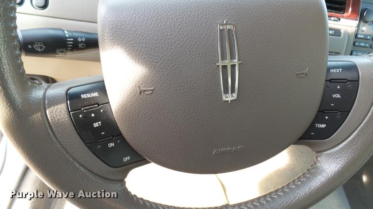 image for item DA2242 2005 Lincoln Towncar Signature