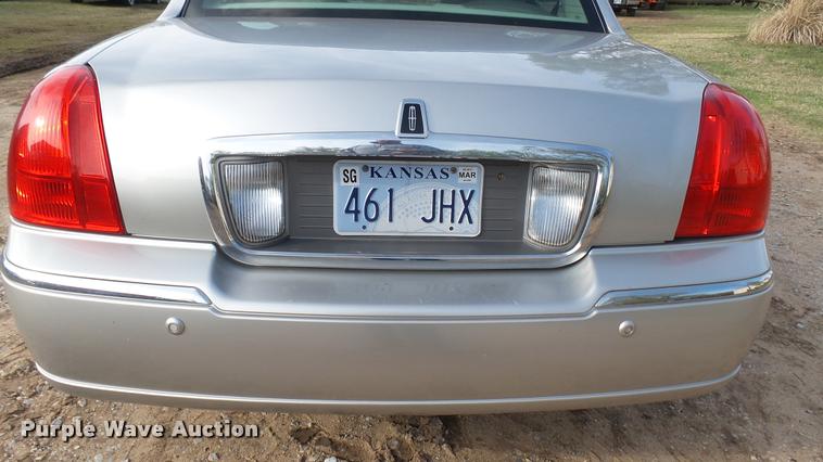 image for item DA2242 2005 Lincoln Towncar Signature
