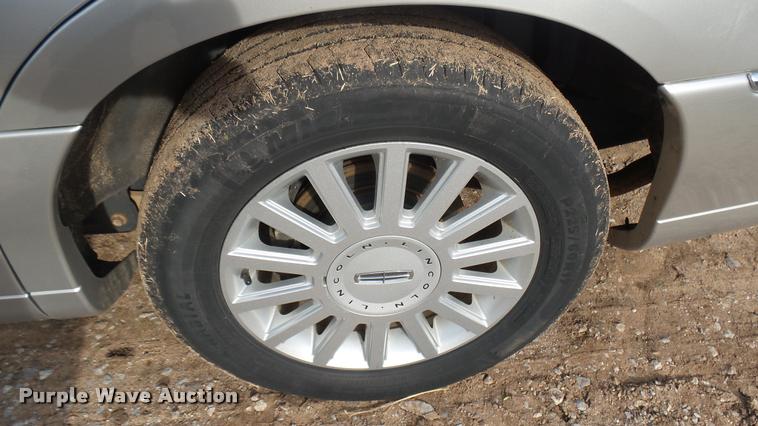 image for item DA2242 2005 Lincoln Towncar Signature