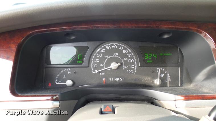 image for item DA2242 2005 Lincoln Towncar Signature