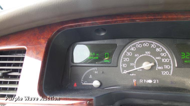 image for item DA2242 2005 Lincoln Towncar Signature