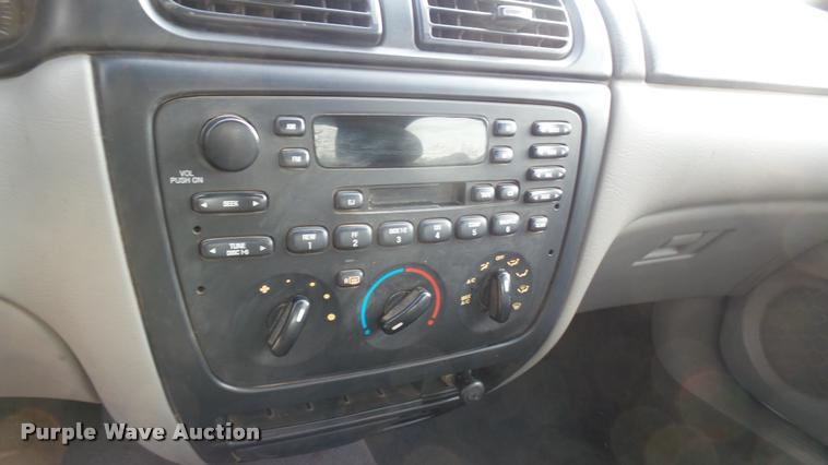 image for item DA2243 2002 Ford Taurus SE