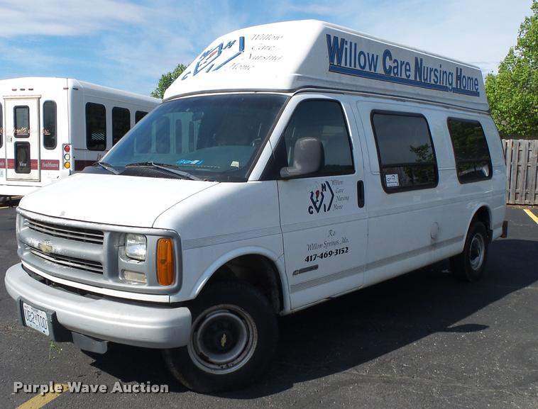image for item DA2649 2000 Chevrolet Express 2500 Extended Cargo shuttle bus