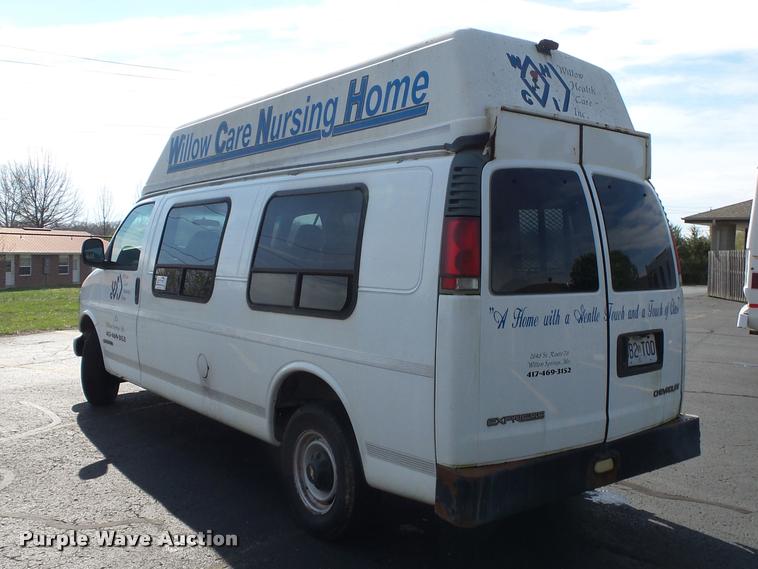 image for item DA2649 2000 Chevrolet Express 2500 Extended Cargo shuttle bus