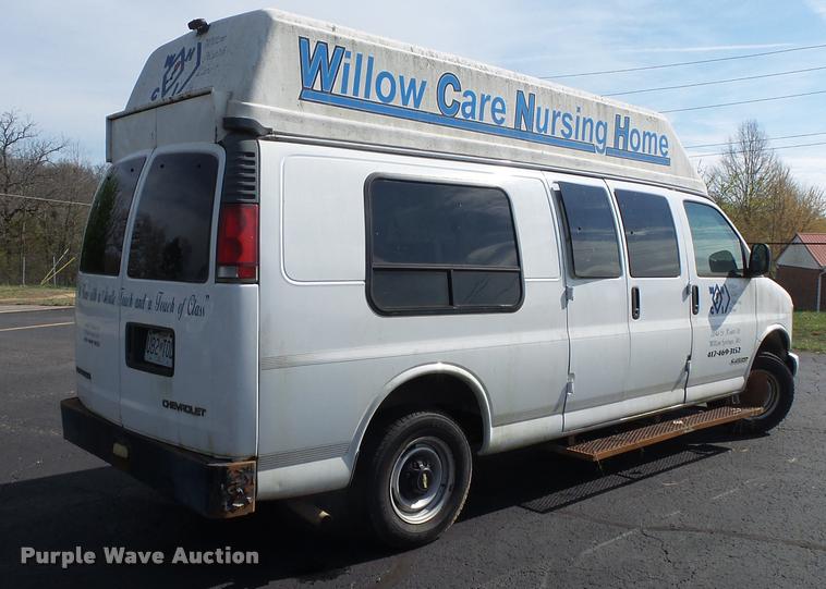 image for item DA2649 2000 Chevrolet Express 2500 Extended Cargo shuttle bus