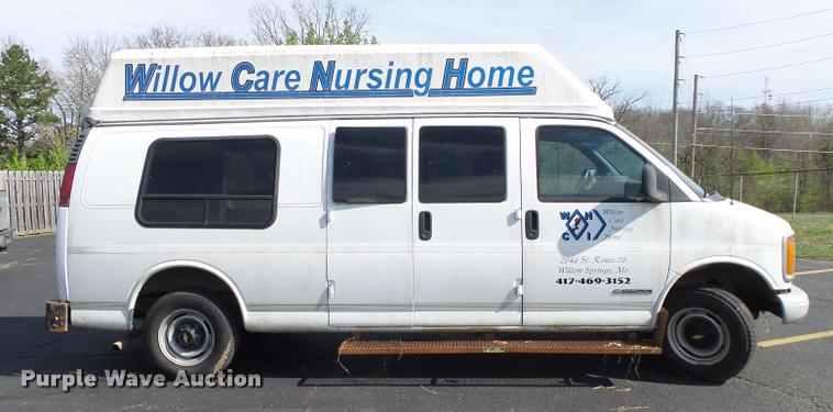 image for item DA2649 2000 Chevrolet Express 2500 Extended Cargo shuttle bus