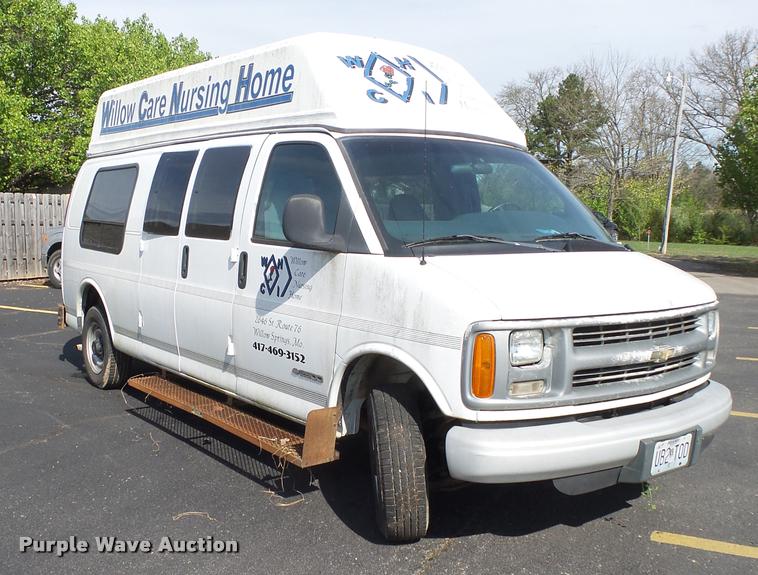 image for item DA2649 2000 Chevrolet Express 2500 Extended Cargo shuttle bus