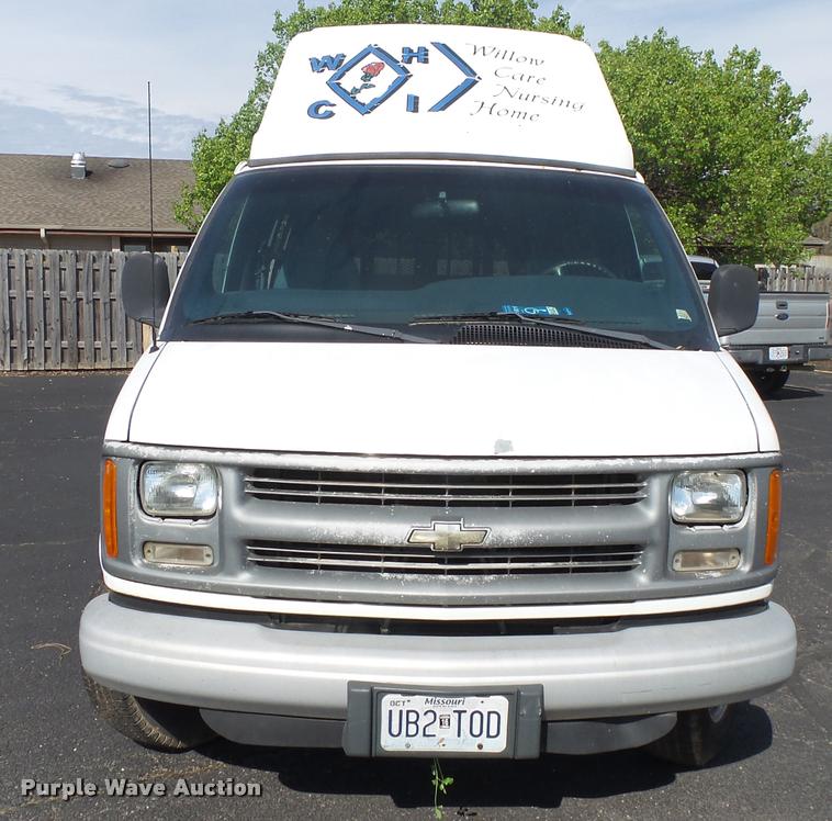 image for item DA2649 2000 Chevrolet Express 2500 Extended Cargo shuttle bus