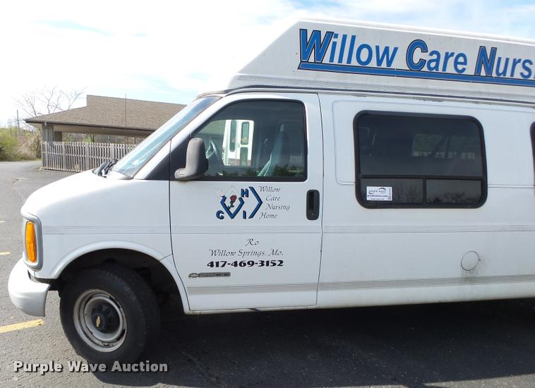 image for item DA2649 2000 Chevrolet Express 2500 Extended Cargo shuttle bus