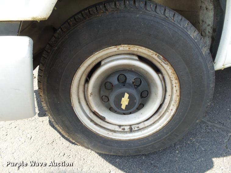 image for item DA2649 2000 Chevrolet Express 2500 Extended Cargo shuttle bus