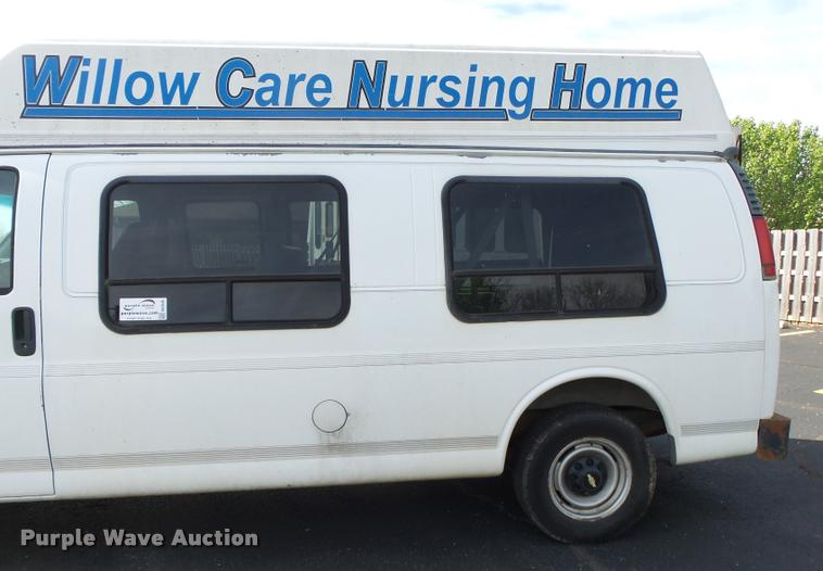 image for item DA2649 2000 Chevrolet Express 2500 Extended Cargo shuttle bus