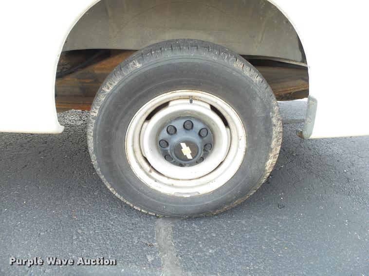 image for item DA2649 2000 Chevrolet Express 2500 Extended Cargo shuttle bus