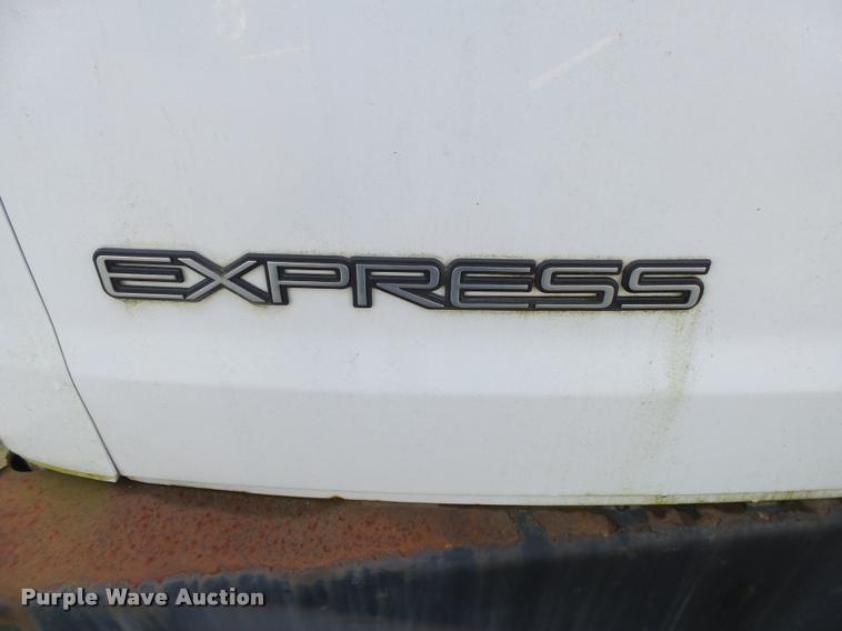 image for item DA2649 2000 Chevrolet Express 2500 Extended Cargo shuttle bus