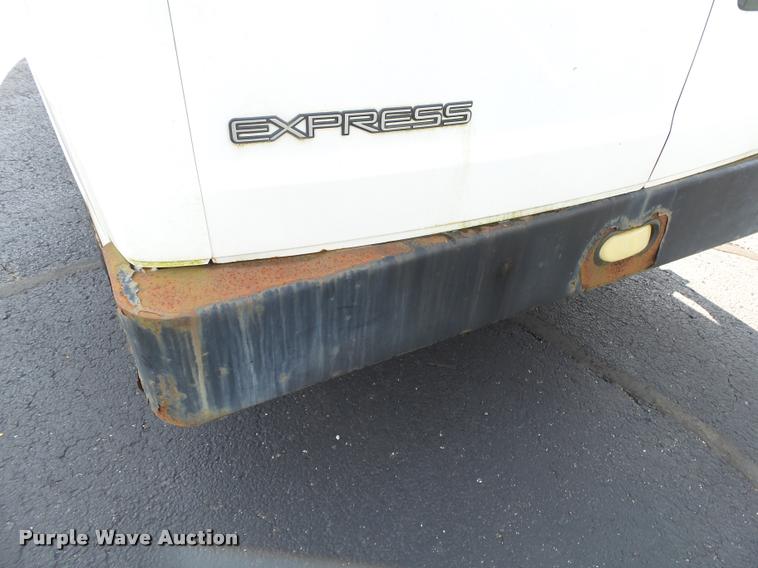 image for item DA2649 2000 Chevrolet Express 2500 Extended Cargo shuttle bus