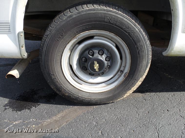 image for item DA2649 2000 Chevrolet Express 2500 Extended Cargo shuttle bus