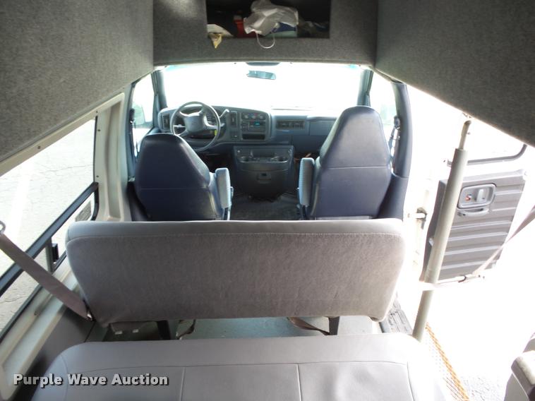 image for item DA2649 2000 Chevrolet Express 2500 Extended Cargo shuttle bus