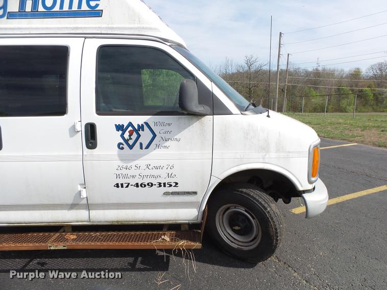 image for item DA2649 2000 Chevrolet Express 2500 Extended Cargo shuttle bus