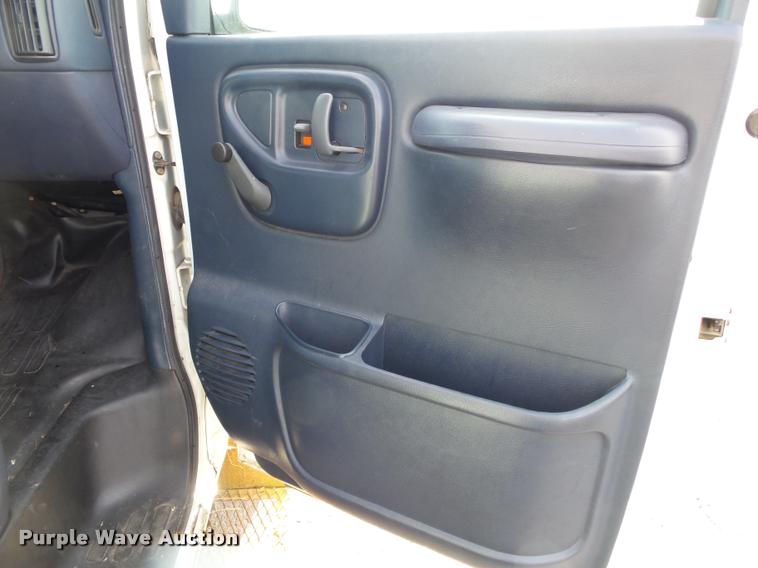 image for item DA2649 2000 Chevrolet Express 2500 Extended Cargo shuttle bus