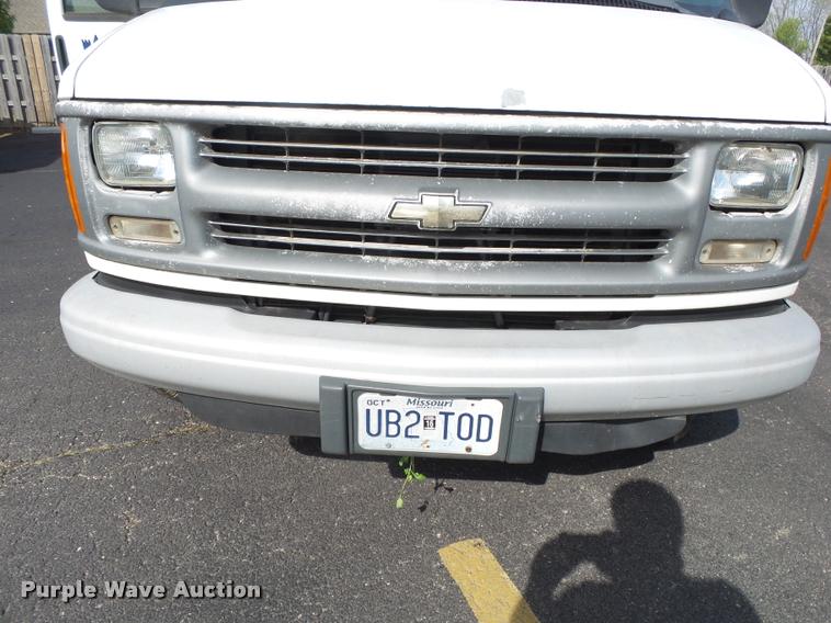image for item DA2649 2000 Chevrolet Express 2500 Extended Cargo shuttle bus