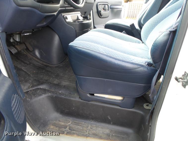 image for item DA2649 2000 Chevrolet Express 2500 Extended Cargo shuttle bus