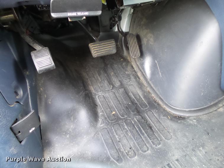 image for item DA2649 2000 Chevrolet Express 2500 Extended Cargo shuttle bus