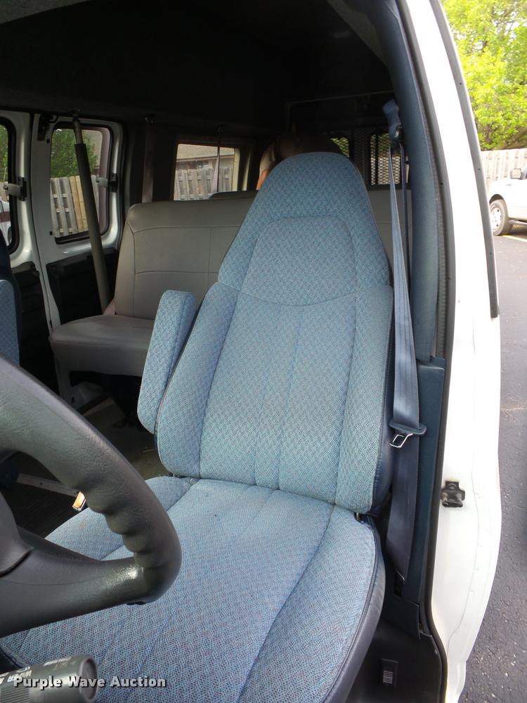 image for item DA2649 2000 Chevrolet Express 2500 Extended Cargo shuttle bus