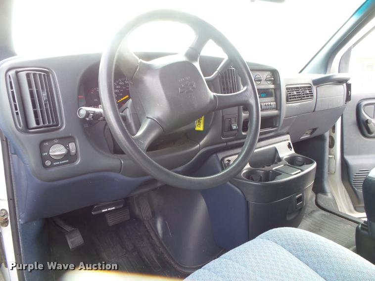 image for item DA2649 2000 Chevrolet Express 2500 Extended Cargo shuttle bus