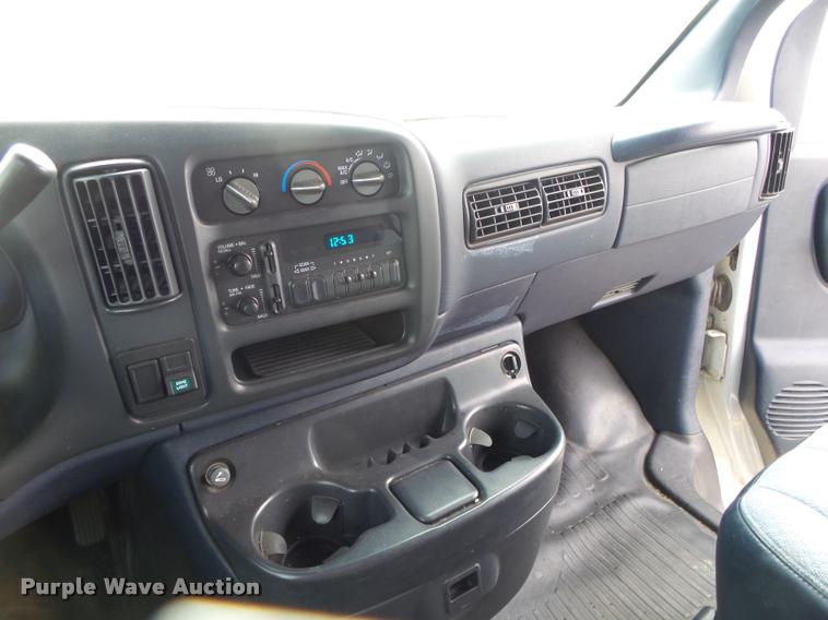 image for item DA2649 2000 Chevrolet Express 2500 Extended Cargo shuttle bus