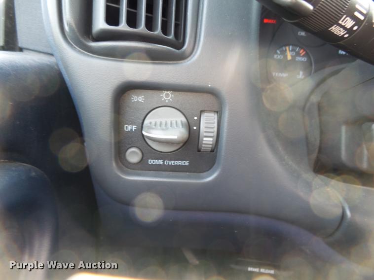 image for item DA2649 2000 Chevrolet Express 2500 Extended Cargo shuttle bus