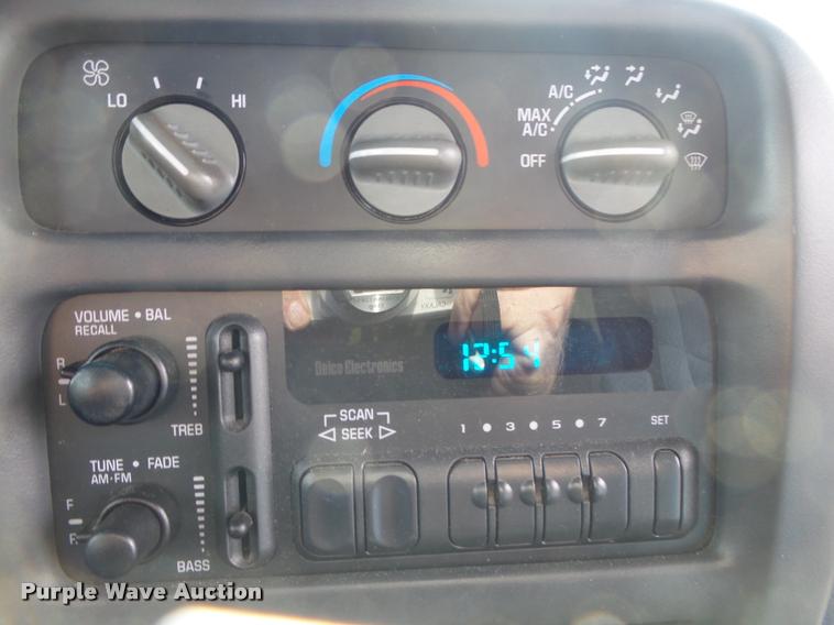 image for item DA2649 2000 Chevrolet Express 2500 Extended Cargo shuttle bus