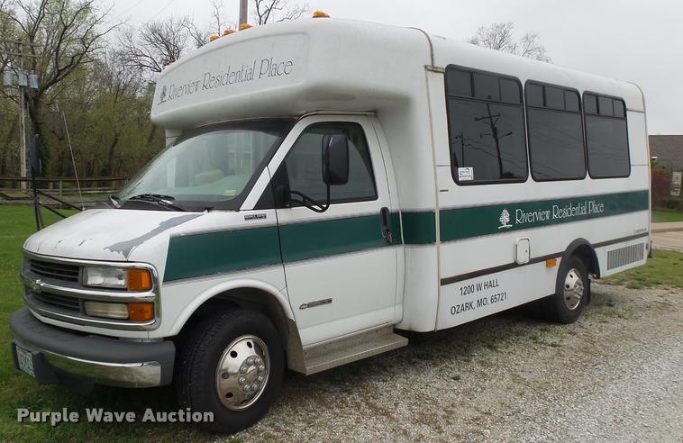 image for item DA2657 2002 Chevrolet Express 3500 Cargo shuttle bus