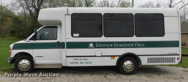 image for item DA2657 2002 Chevrolet Express 3500 Cargo shuttle bus
