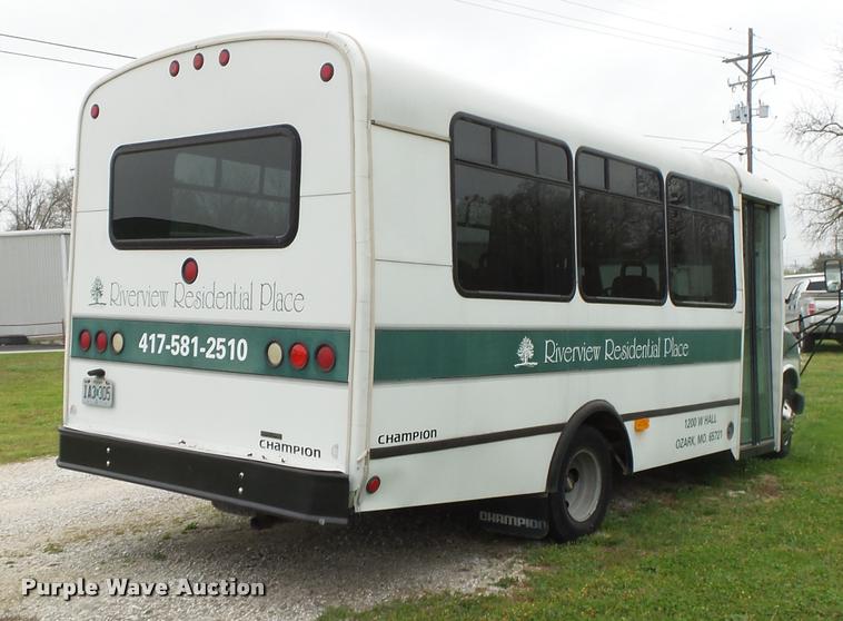 image for item DA2657 2002 Chevrolet Express 3500 Cargo shuttle bus